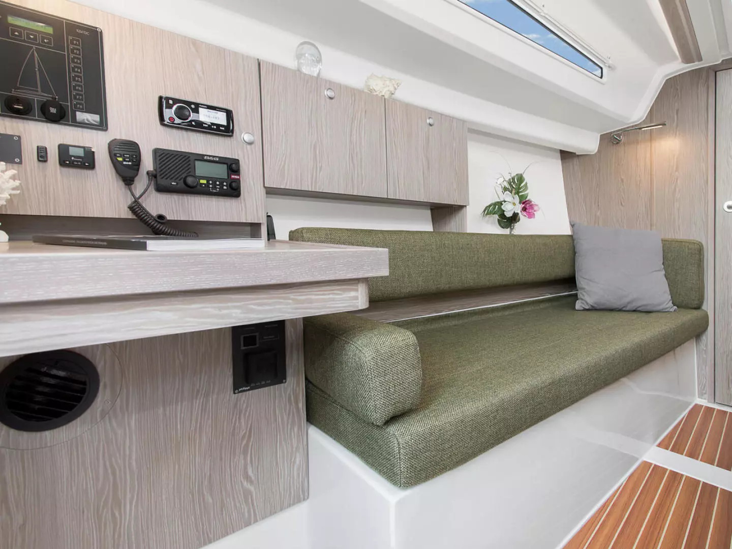 2025 Hanse 315 - Image 11