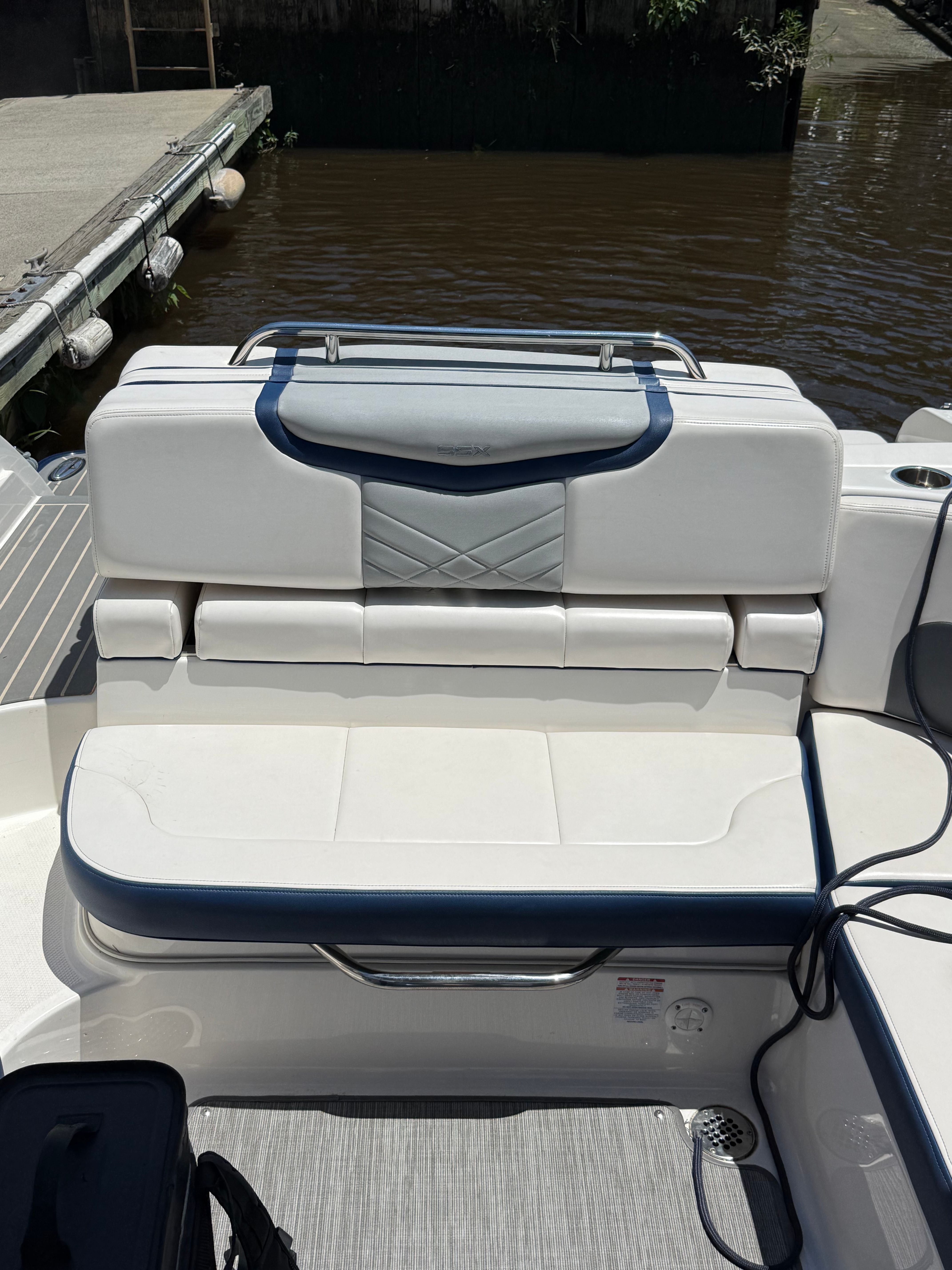 Chaparral 256 SSX 2020 boat seat at dock.