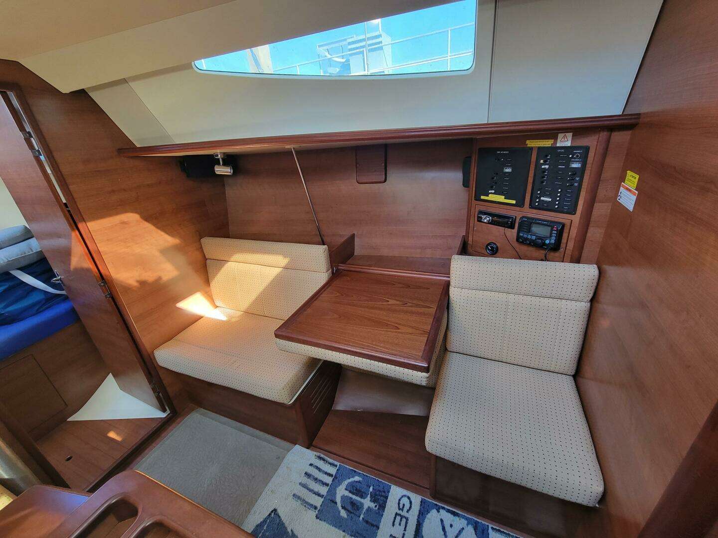 2013 Hunter 33 - Image 7
