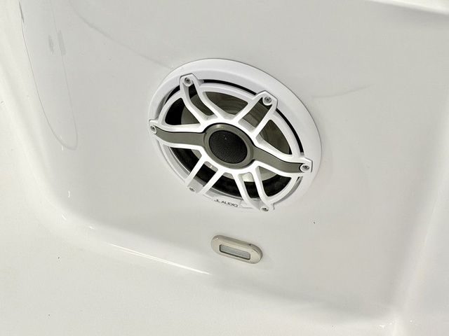 2026 Sportsman Heritage 231 Center Console - 18