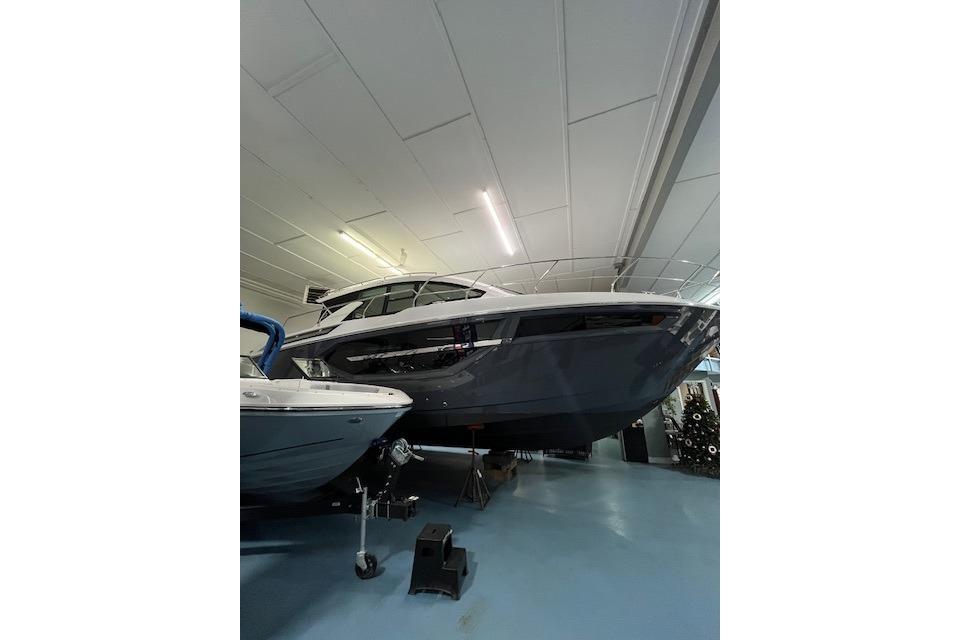 2026 Cruisers Yachts 42 Cantius