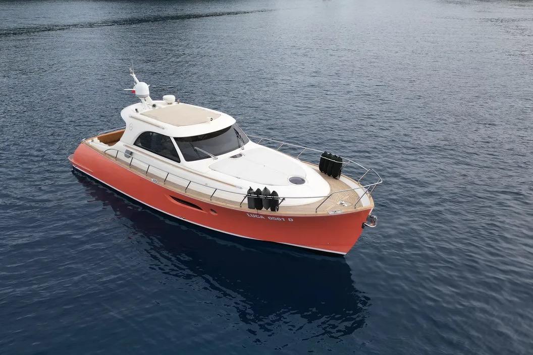 2005 Mochi Craft 44 Dolphin