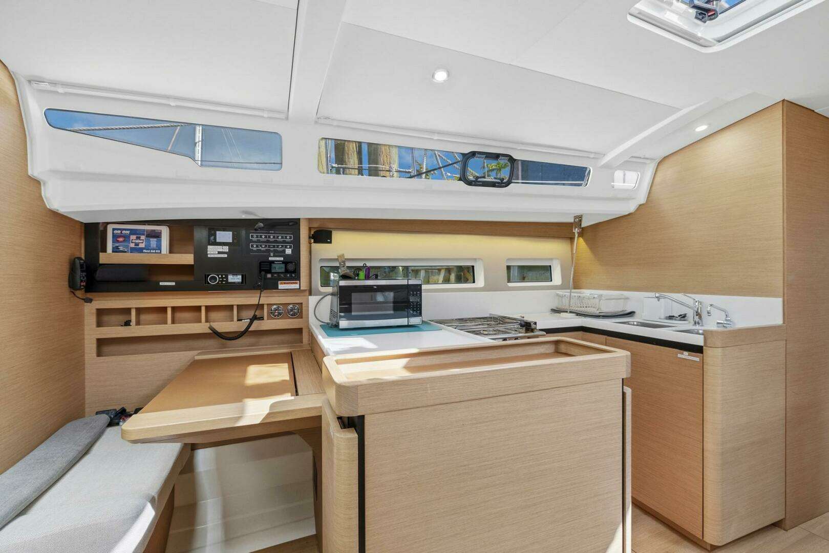 2021 Jeanneau 440 - Image 40