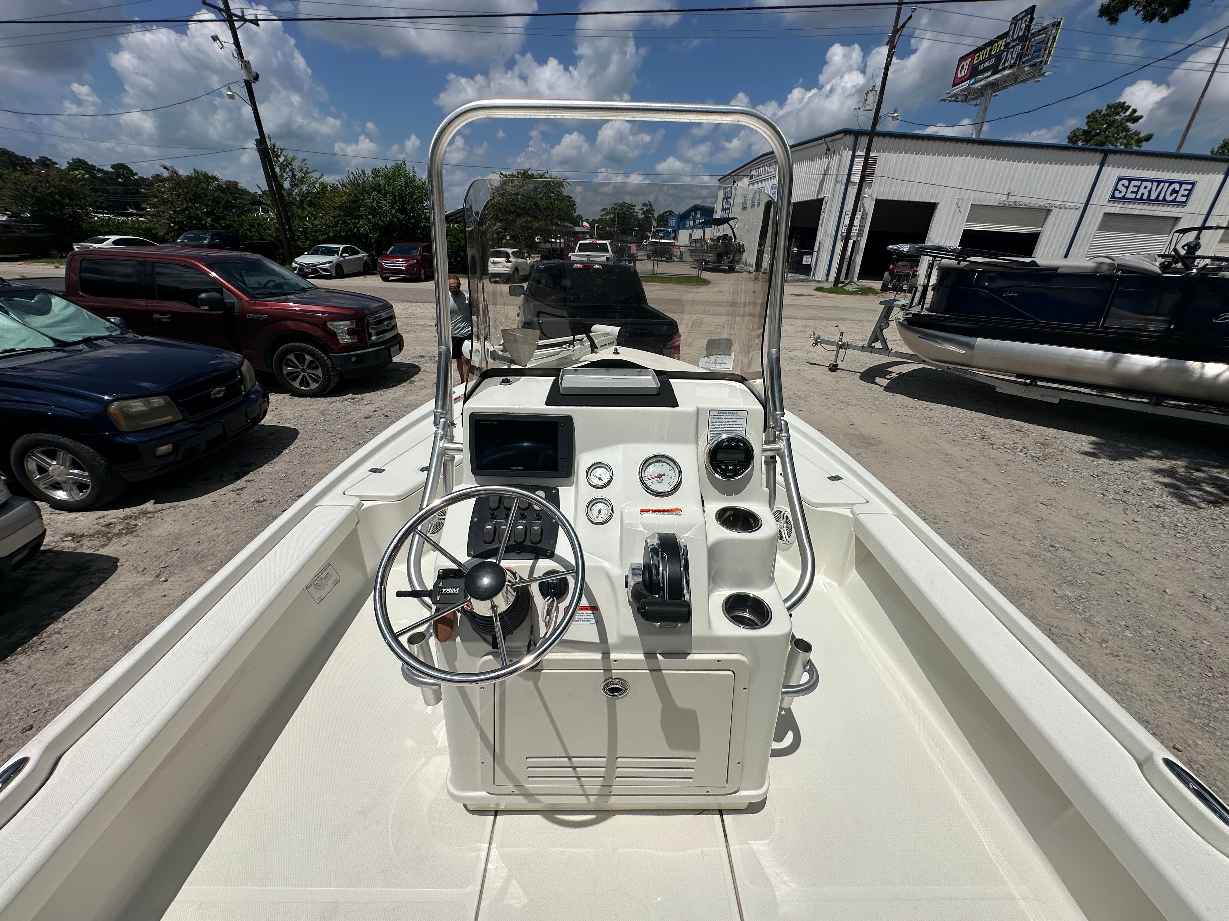2014 Mako 21 LTS boat cockpit with controls and instruments.