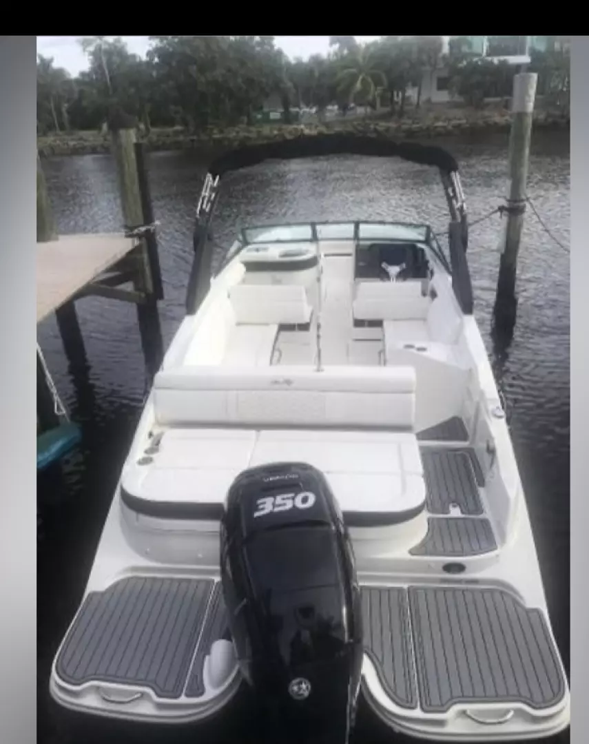 2019 Sea Ray SDX 270 Outboard - Image 8
