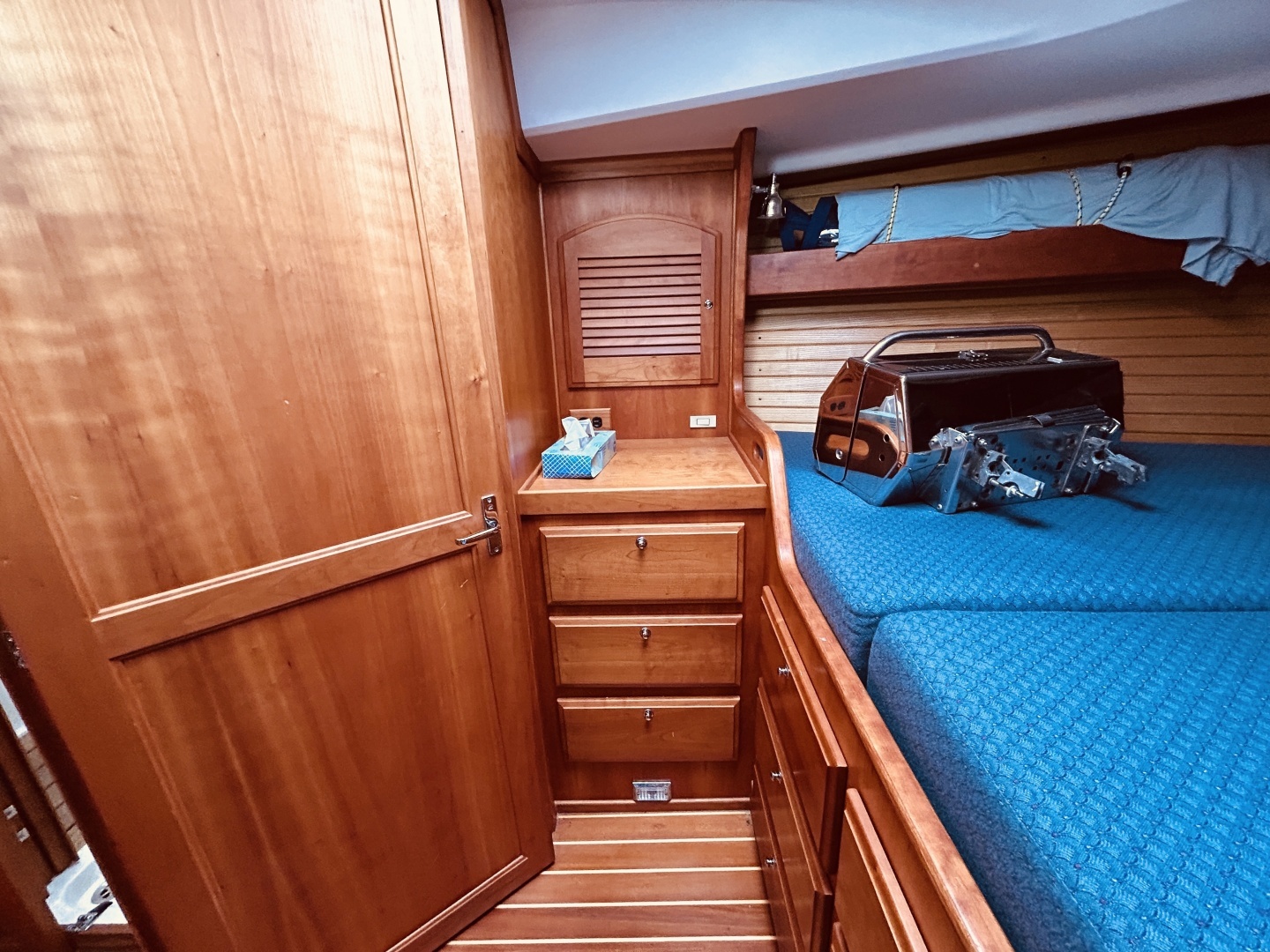 2004 Sabre 426 - Image 32