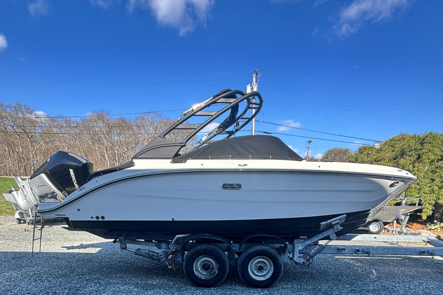 2026 Sea Ray SDX 230 Outboard