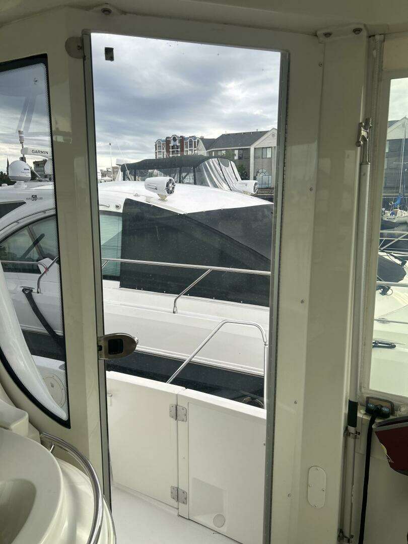 2003 Carver 466 Motor Yacht - Image 9