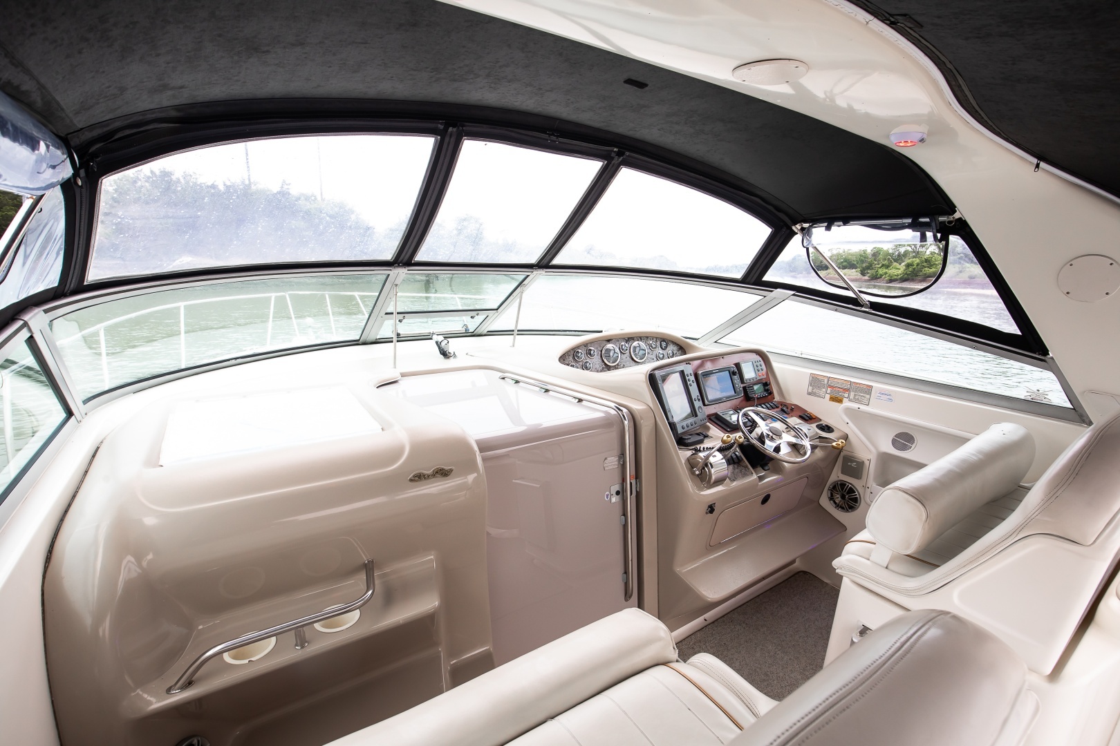 1998 Sea Ray 330 Express - Image 7