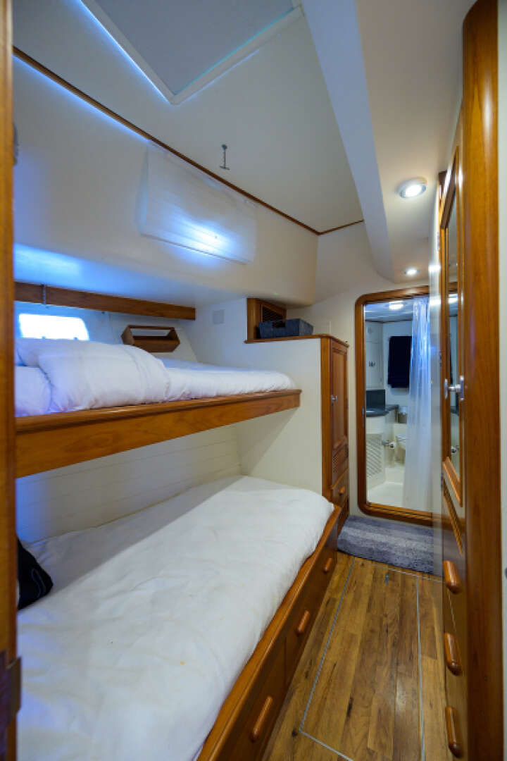 2003 New England Boatworks Enclosed Raised Pilothouse - Image 41