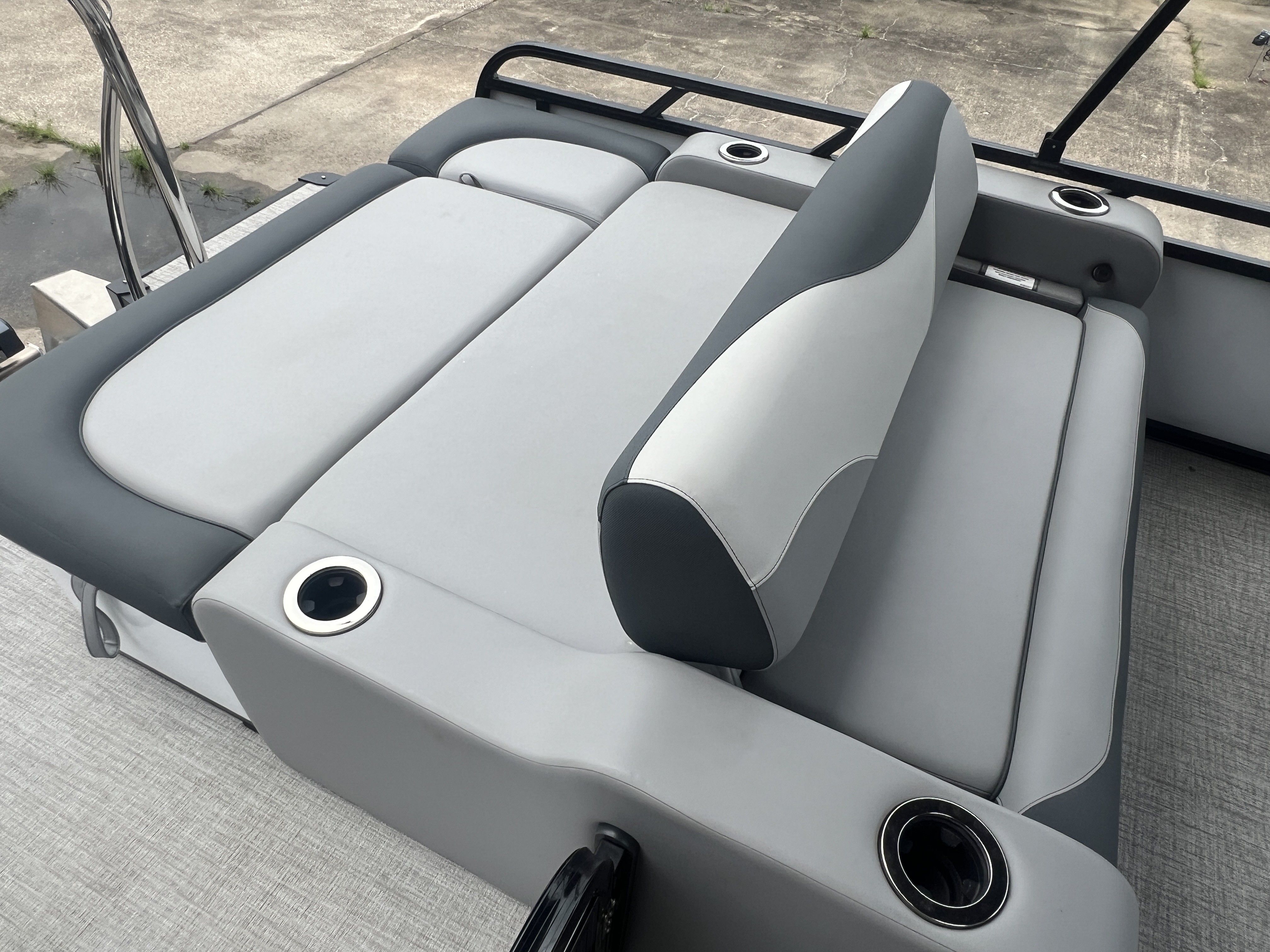 2025 Avalon LSZ Versatile Rear Bench - 23' - 31