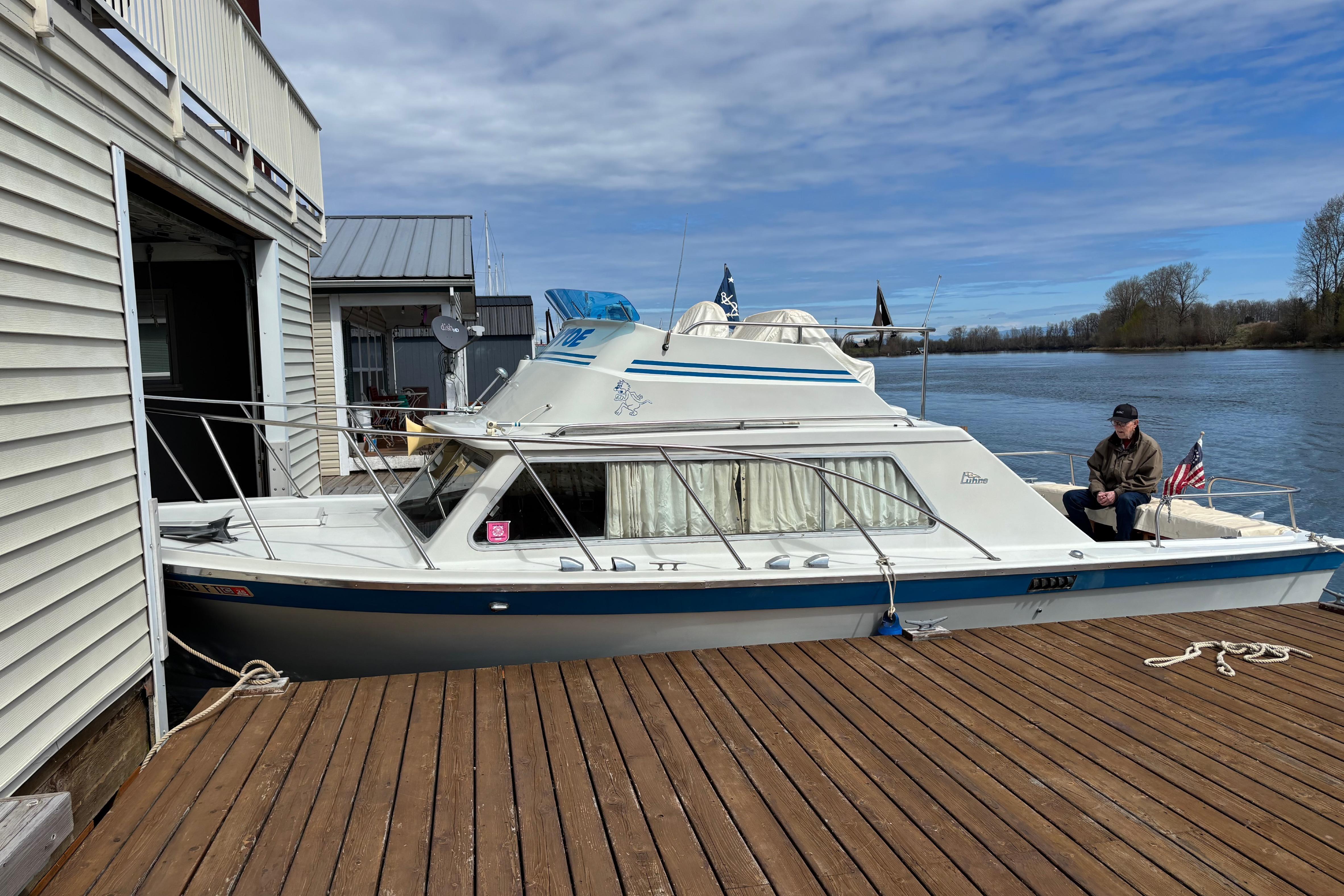 1973 Luhrs 28