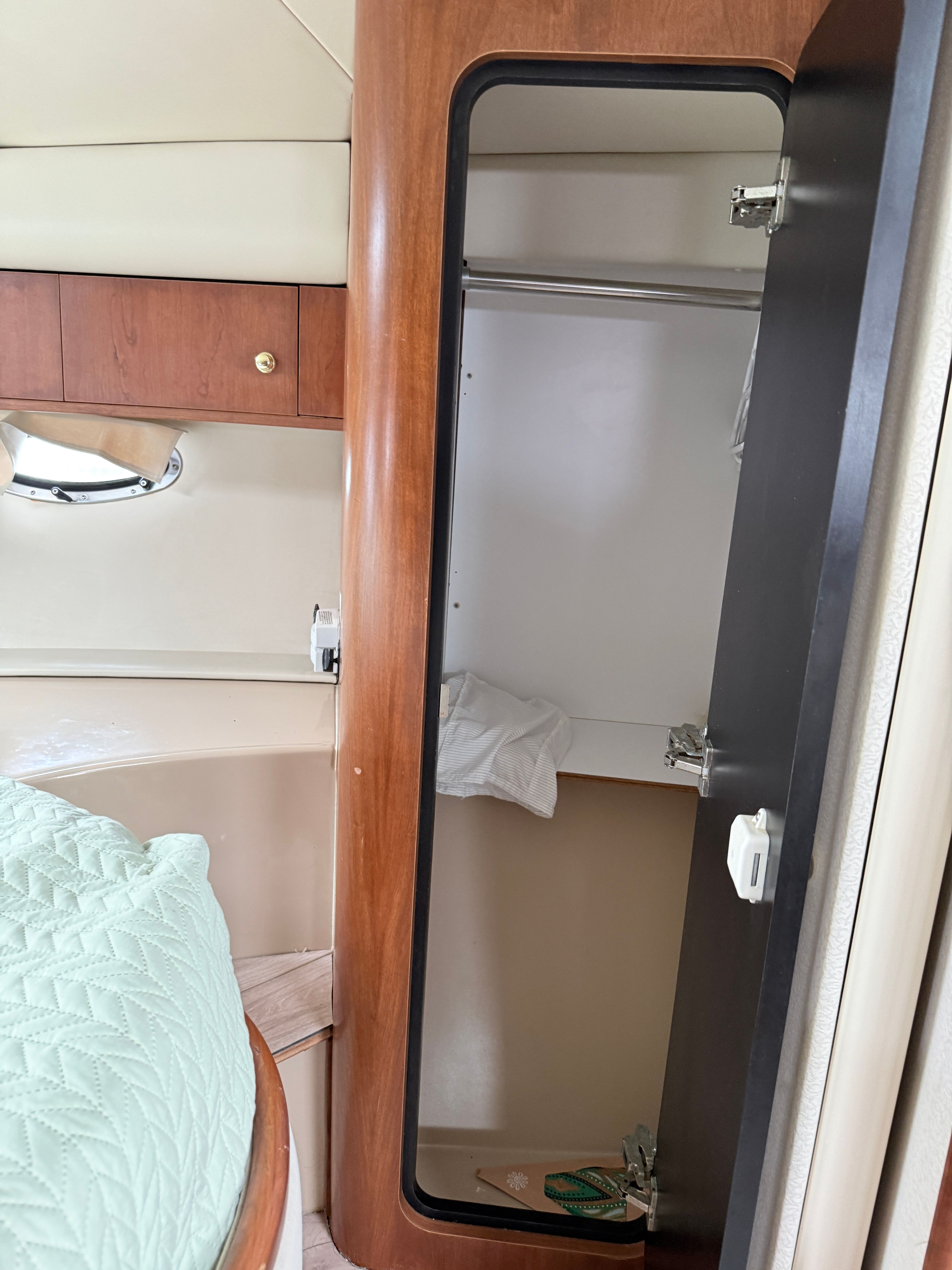 1999 Cruisers Yachts 3870 Esprit - 13