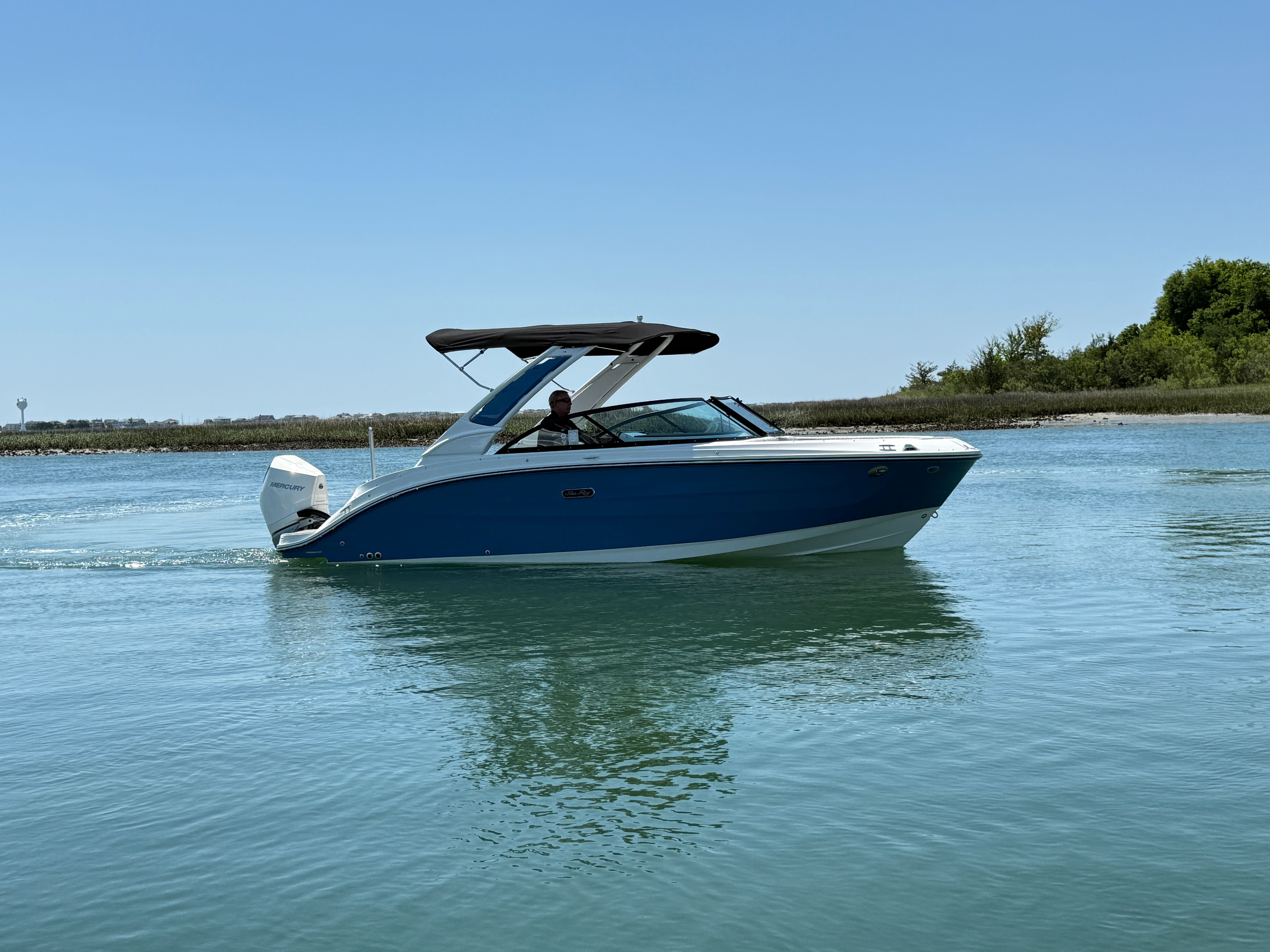 2026 Sea Ray SDX 230 Outboard