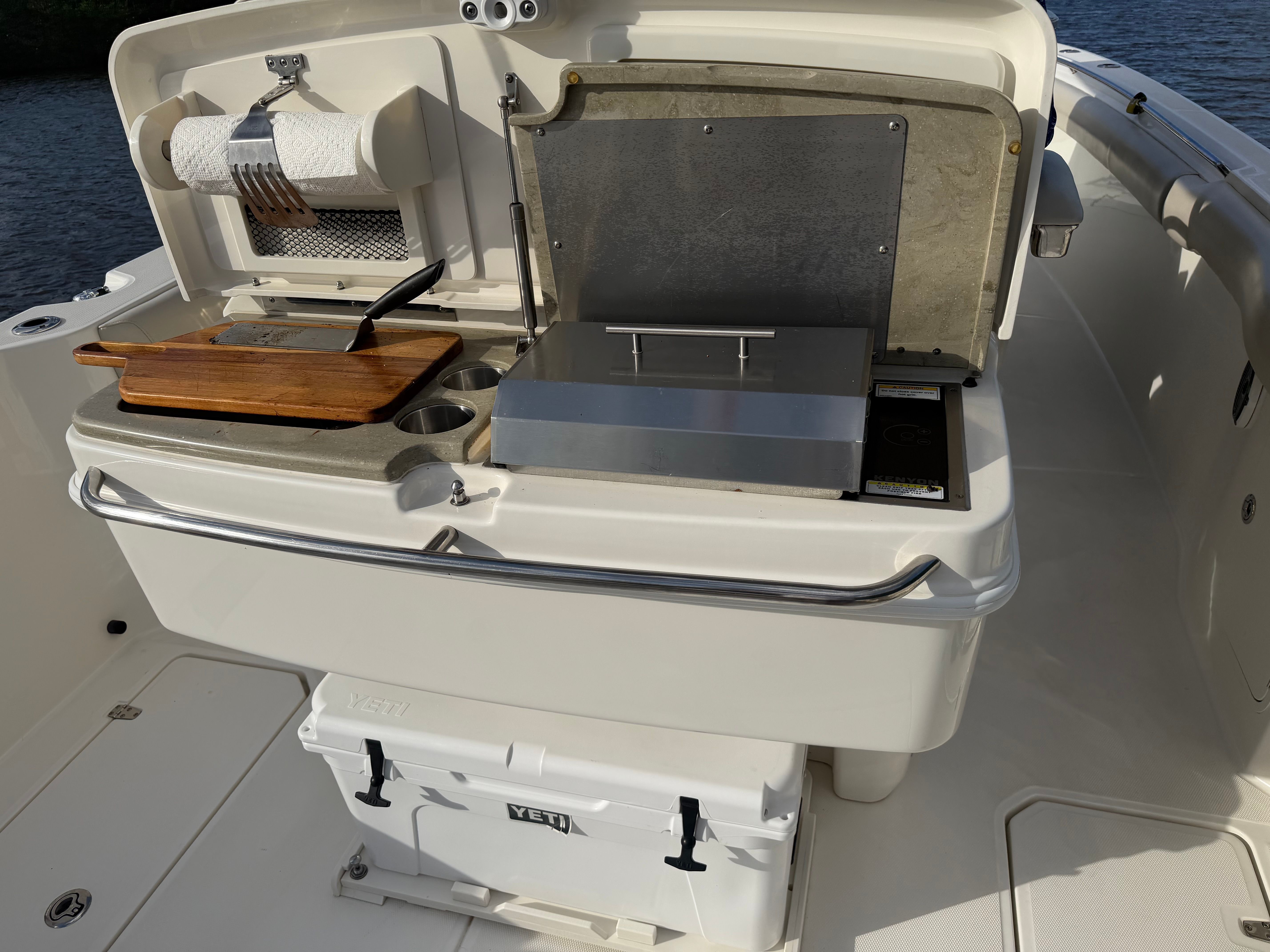 2021 Boston Whaler 330 Outrage - 44