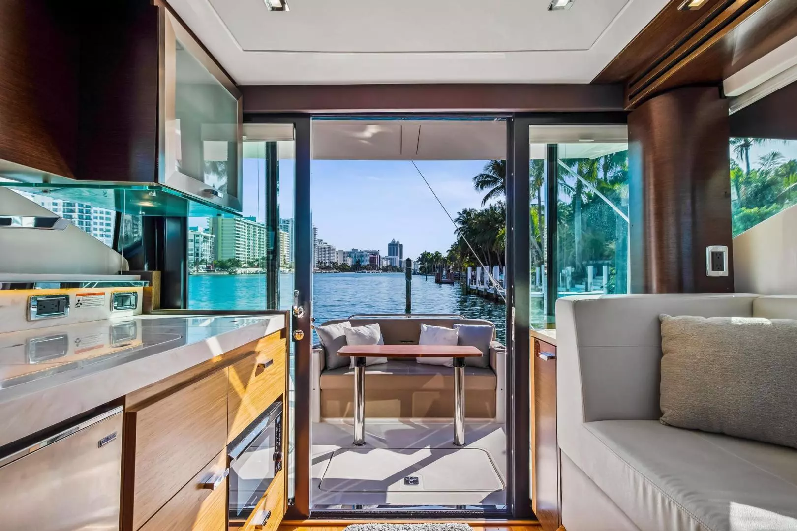 2018 Tiara Yachts 39 Coupe - Image 18