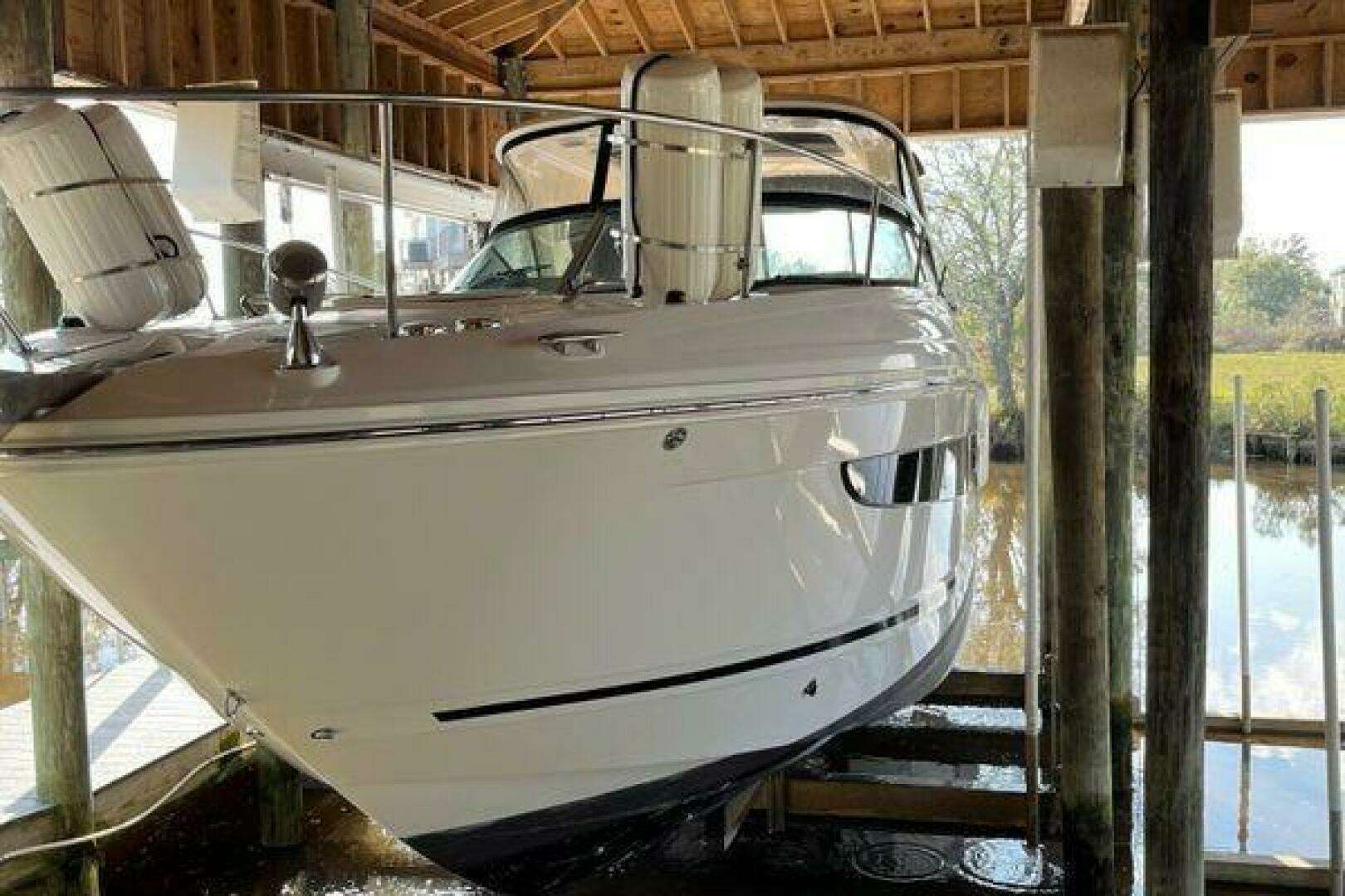 2017 Sea Ray Sundancer 350 - Image 2