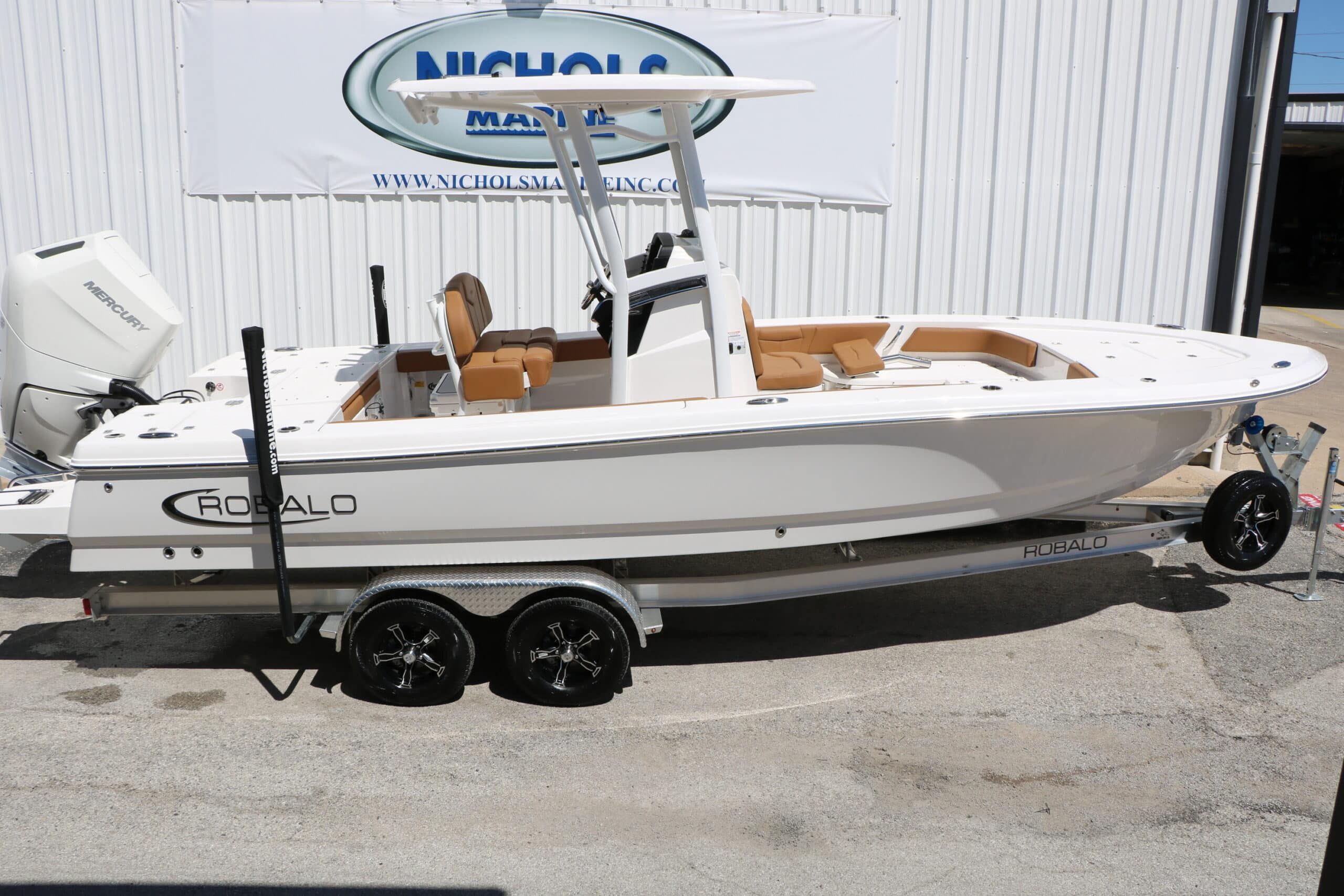2026 Robalo 246 Cayman - 13
