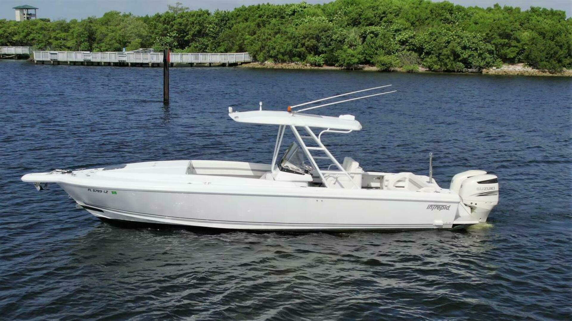 2003 Intrepid 32 - Image 26