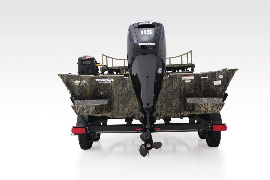 2026 Tracker GRIZZLY® 2072 CC Sportsman boat, rear view with Mercury 115 engine.