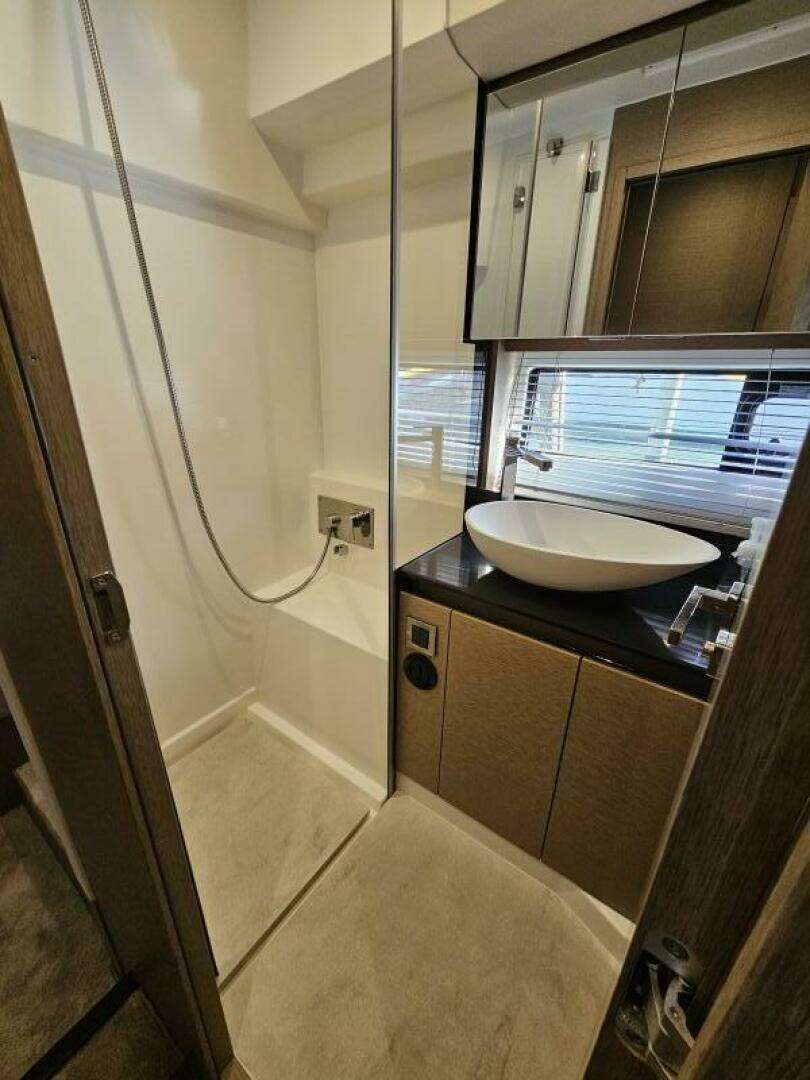 2018 Prestige 460 Fly - Image 20