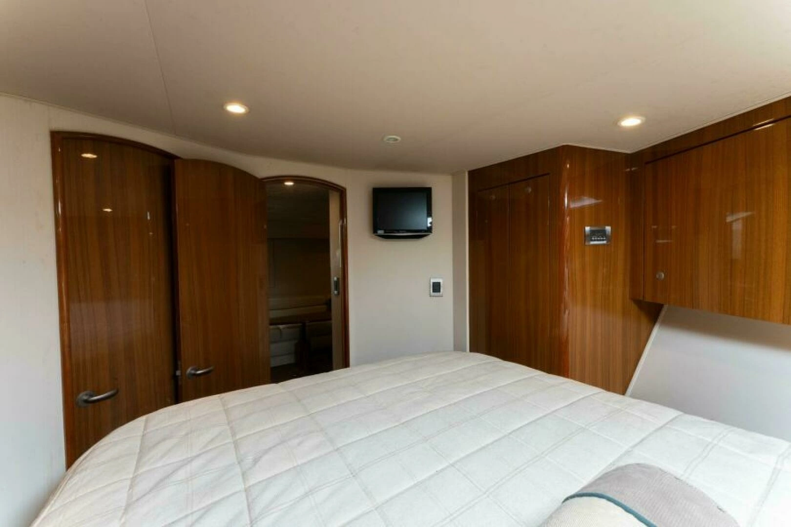 2009 Viking 45 Open - Image 11