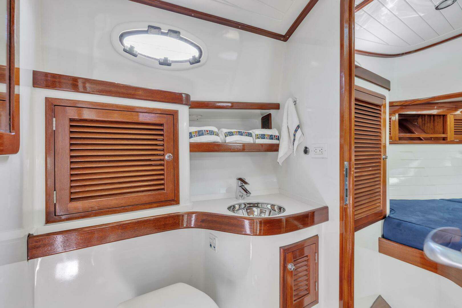 2007 Gorbon 40 - Image 26