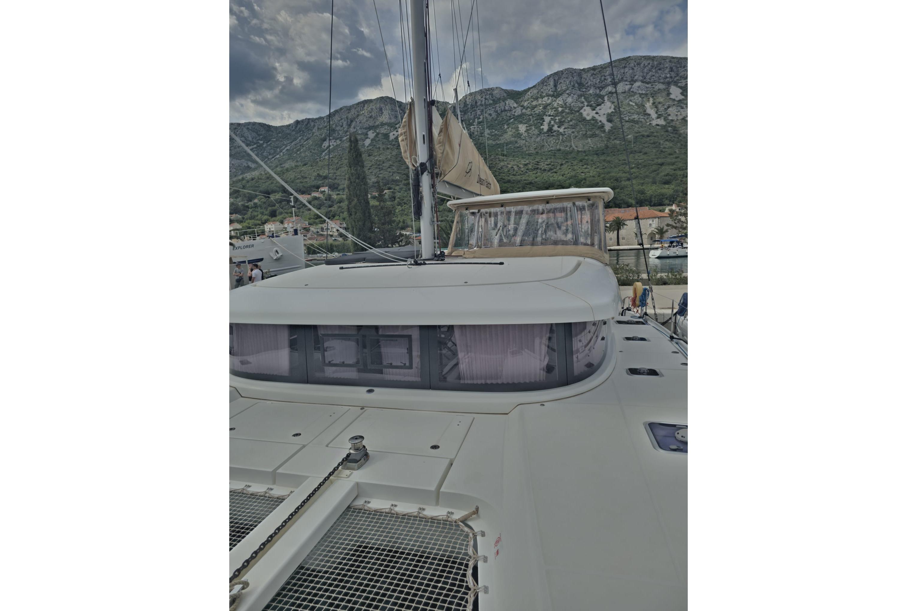 2019 Lagoon 42