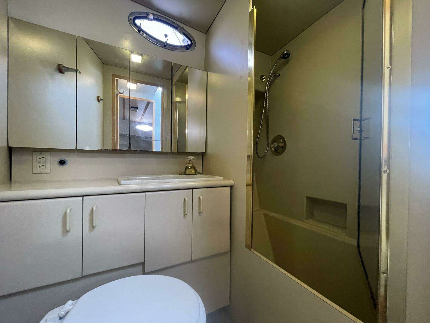 1988 Tollycraft EY440 - Image 30