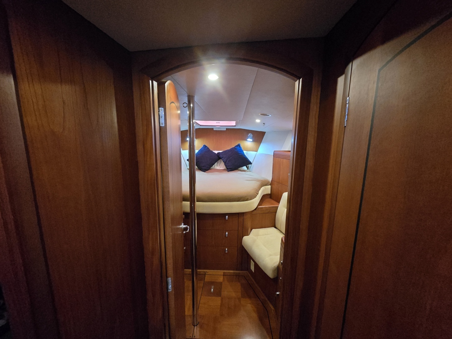 2005 Oyster 56 - Image 15