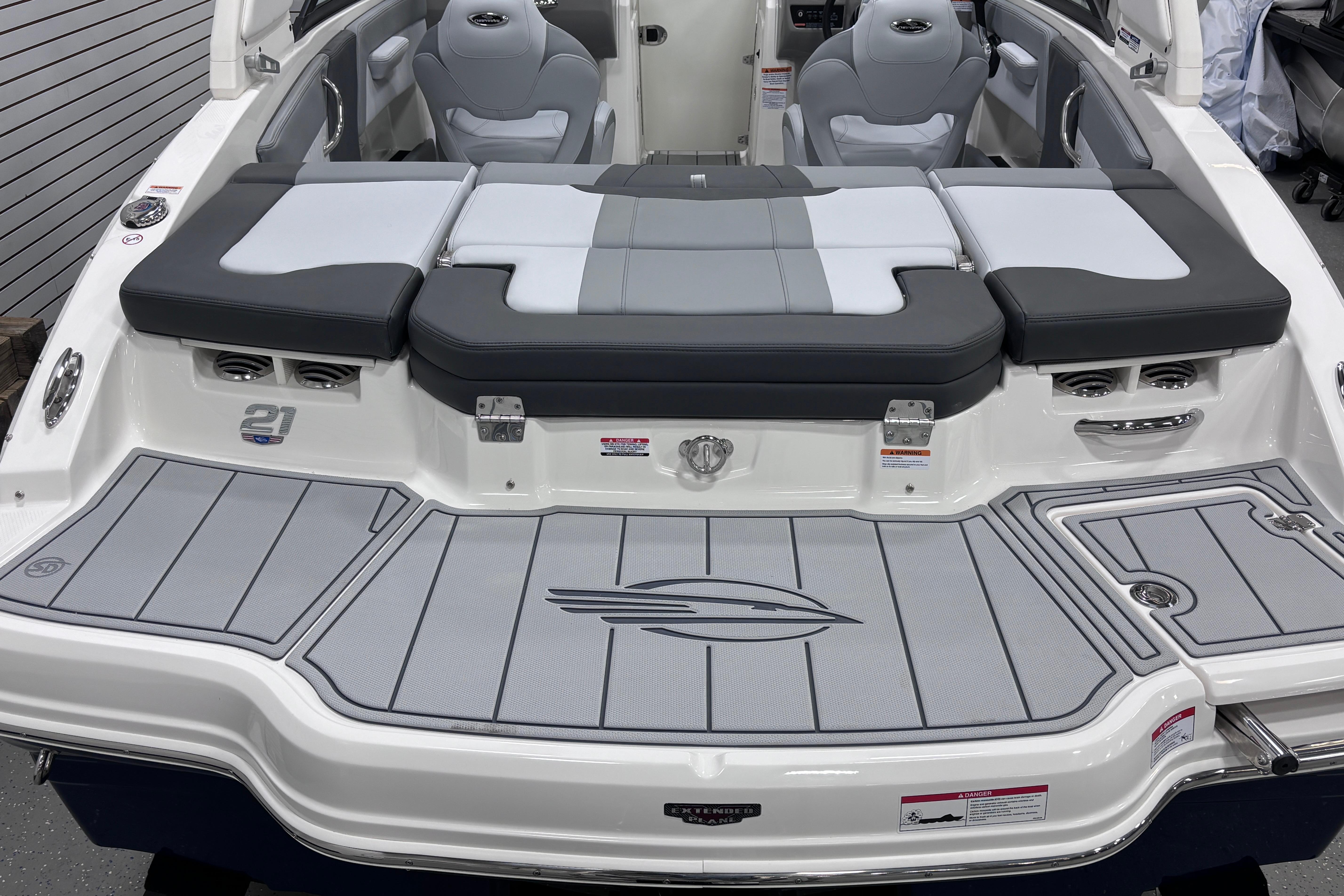 2026 Chaparral 21 SSi boat with sleek seating and modern design.
