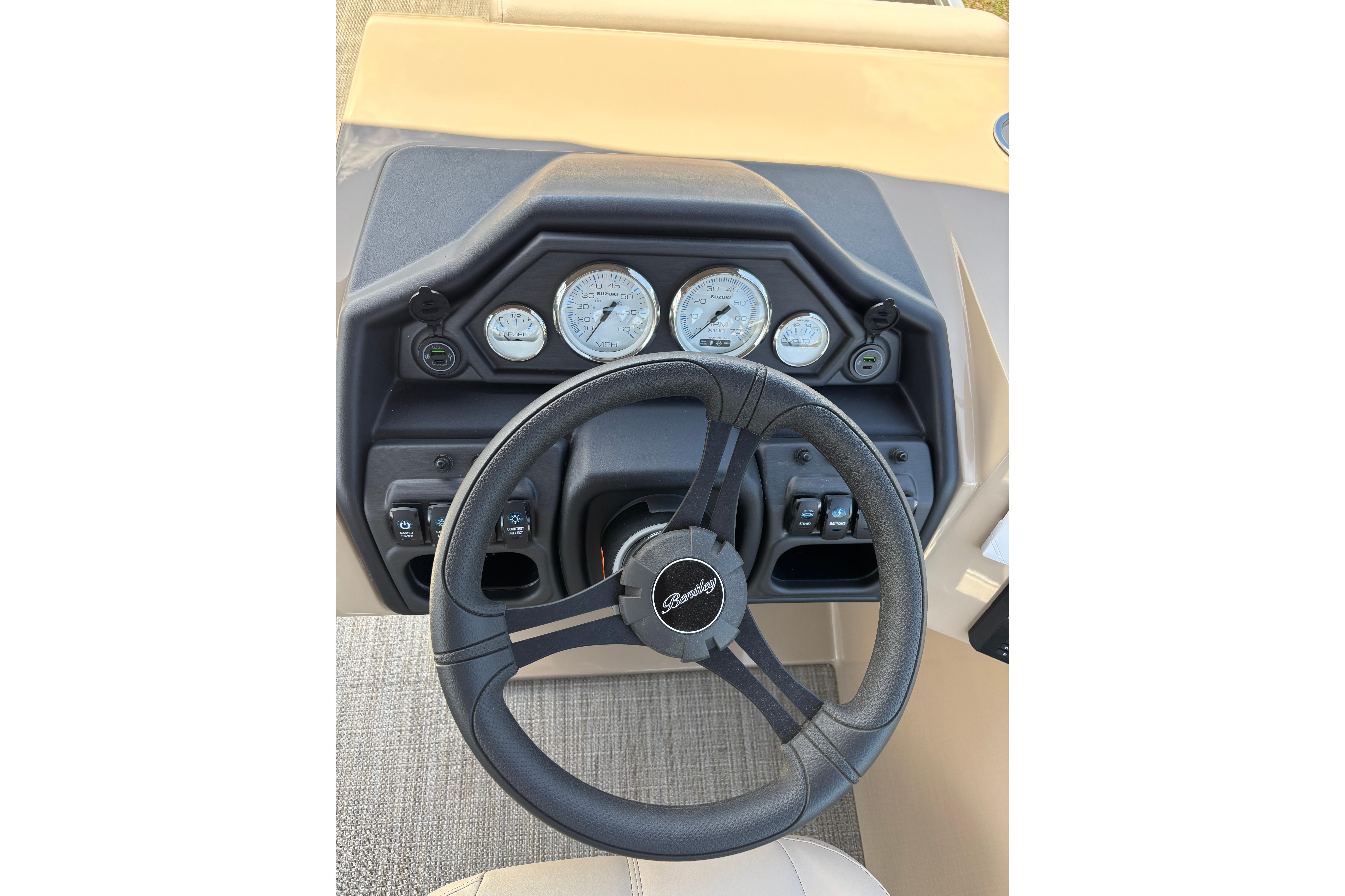 Steering wheel and dashboard of Bentley Pontoons Fish 243 4-Point 2026.