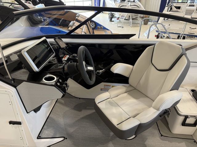 2025 Yamaha Boats AR250 - 21
