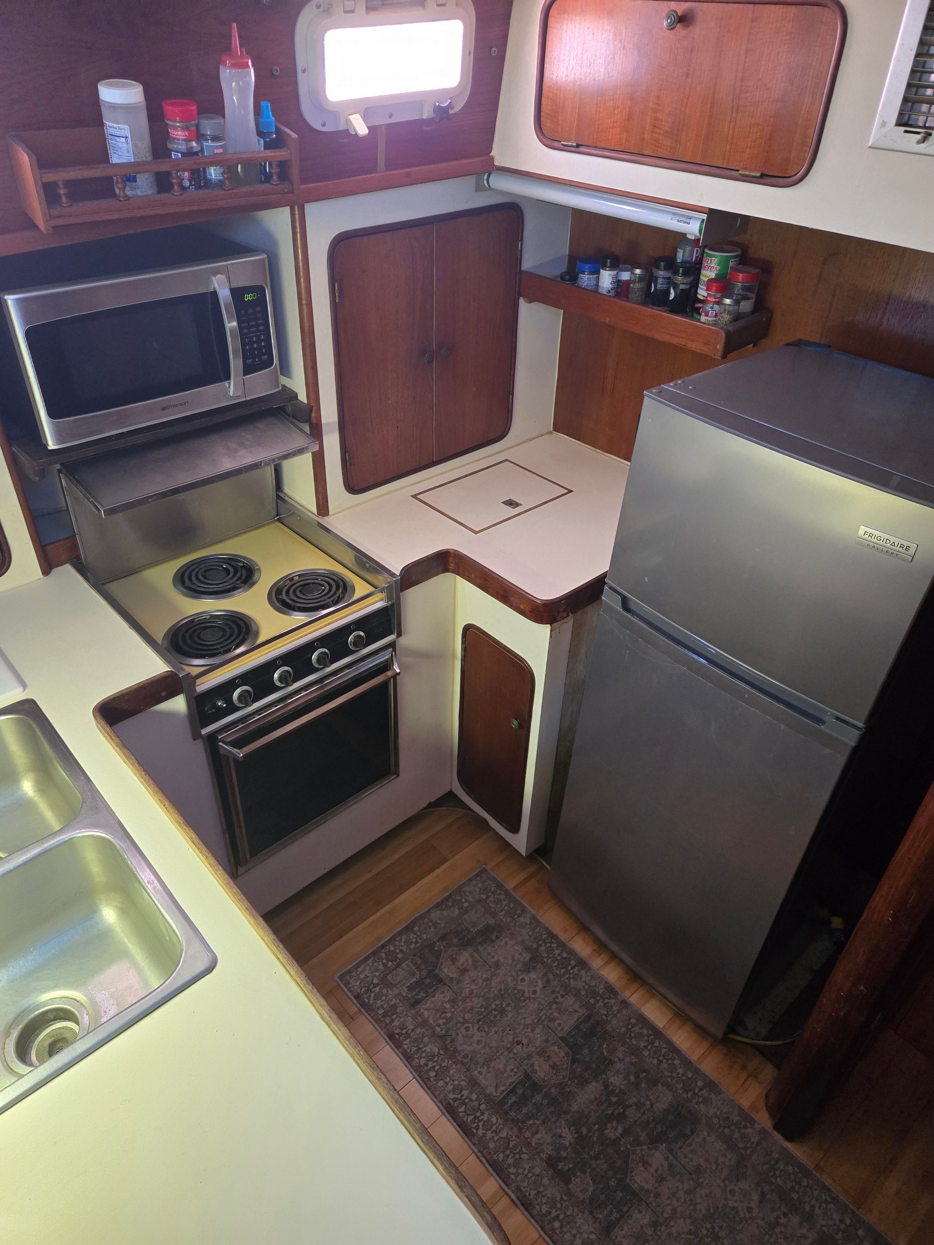 1979 Gulfstar Motor Cruiser - 38