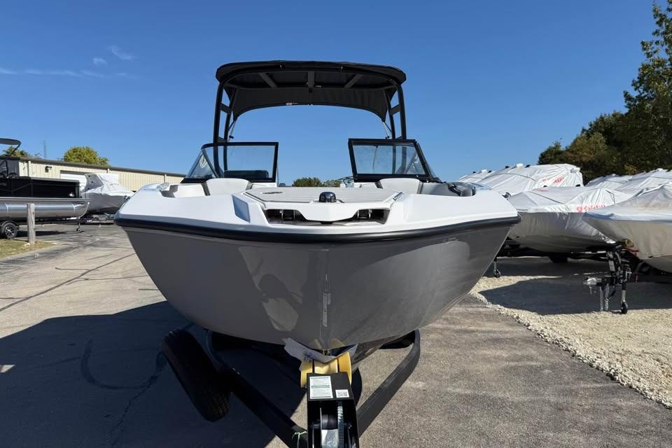 2026 Yamaha Boats AR250 on trailer, sleek design, outdoor display.