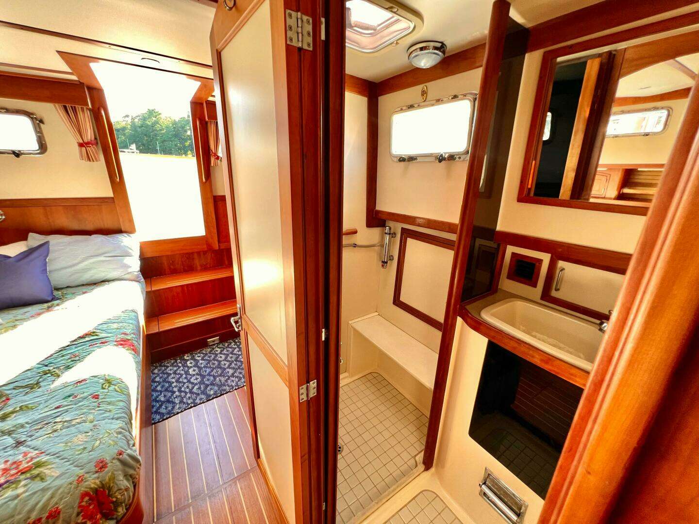 2001 Sabre Sabreline 47 - Image 5