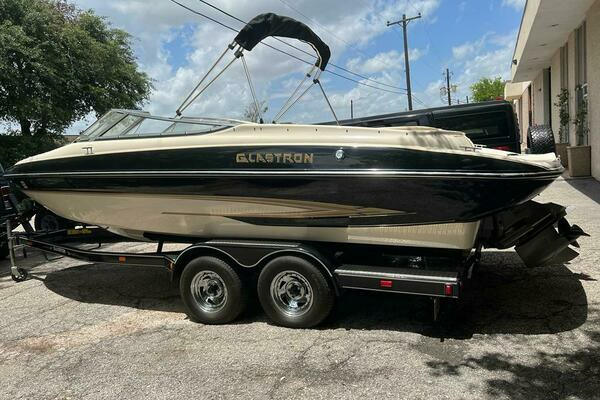 2005 Glastron GX235