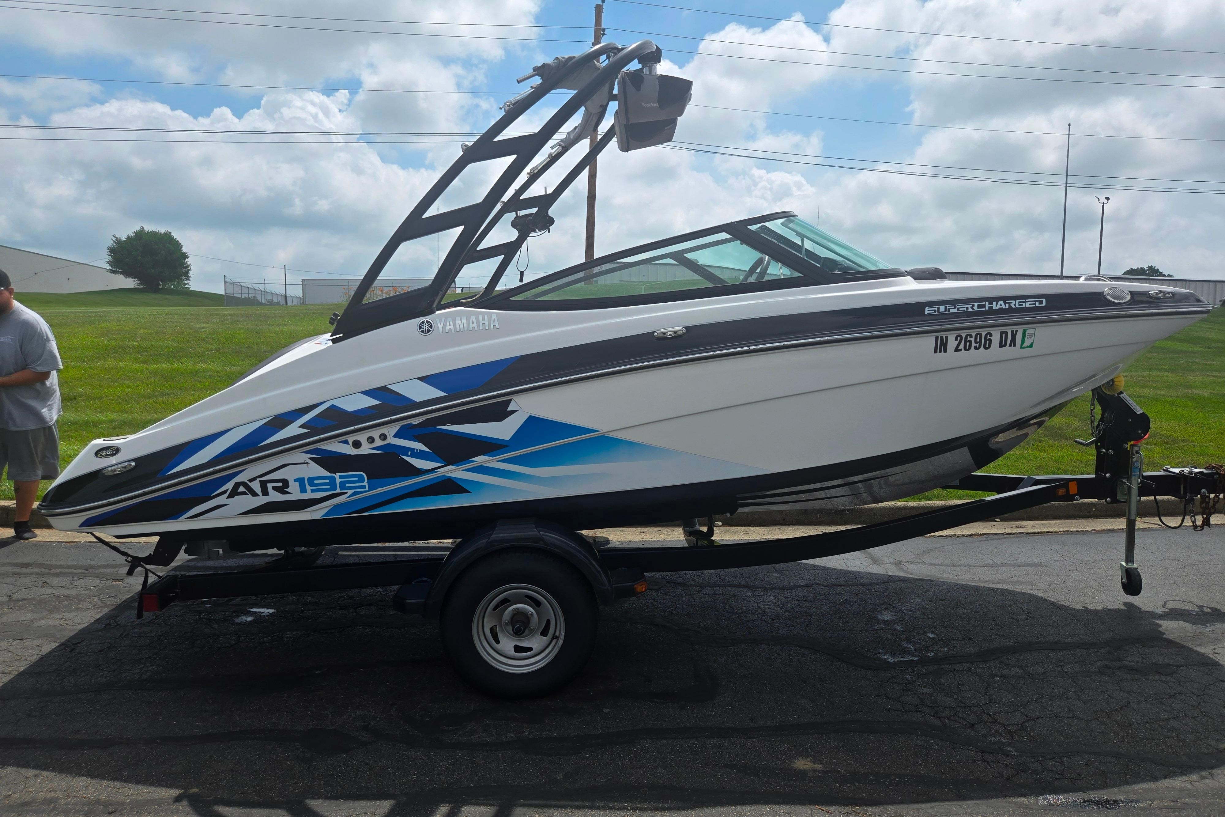 2016 Yamaha Boats AR192 on trailer, featuring sleek design and blue graphics.