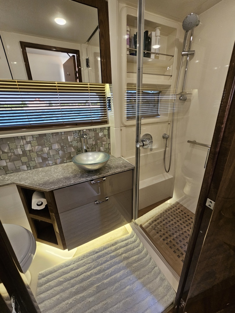 2019 Sea Ray 520 Sundancer - Image 47