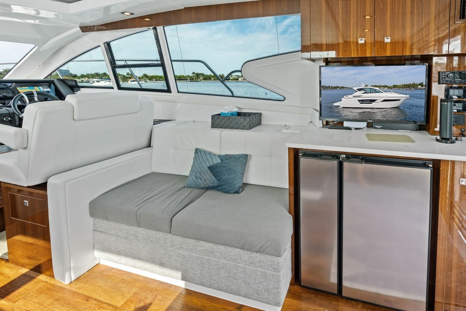 2022 Cruisers Yachts 46 CANTIUS - Image 26