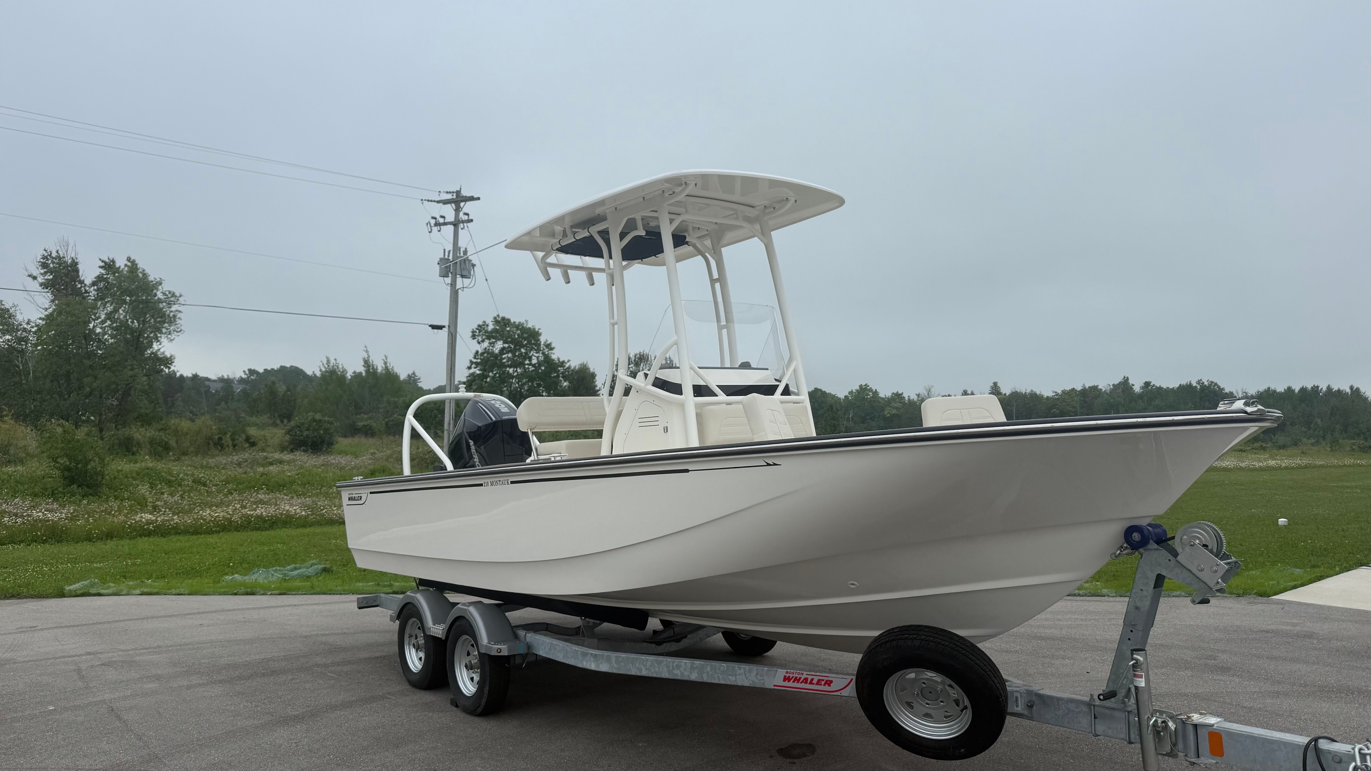 2026 Boston Whaler 210 Montauk