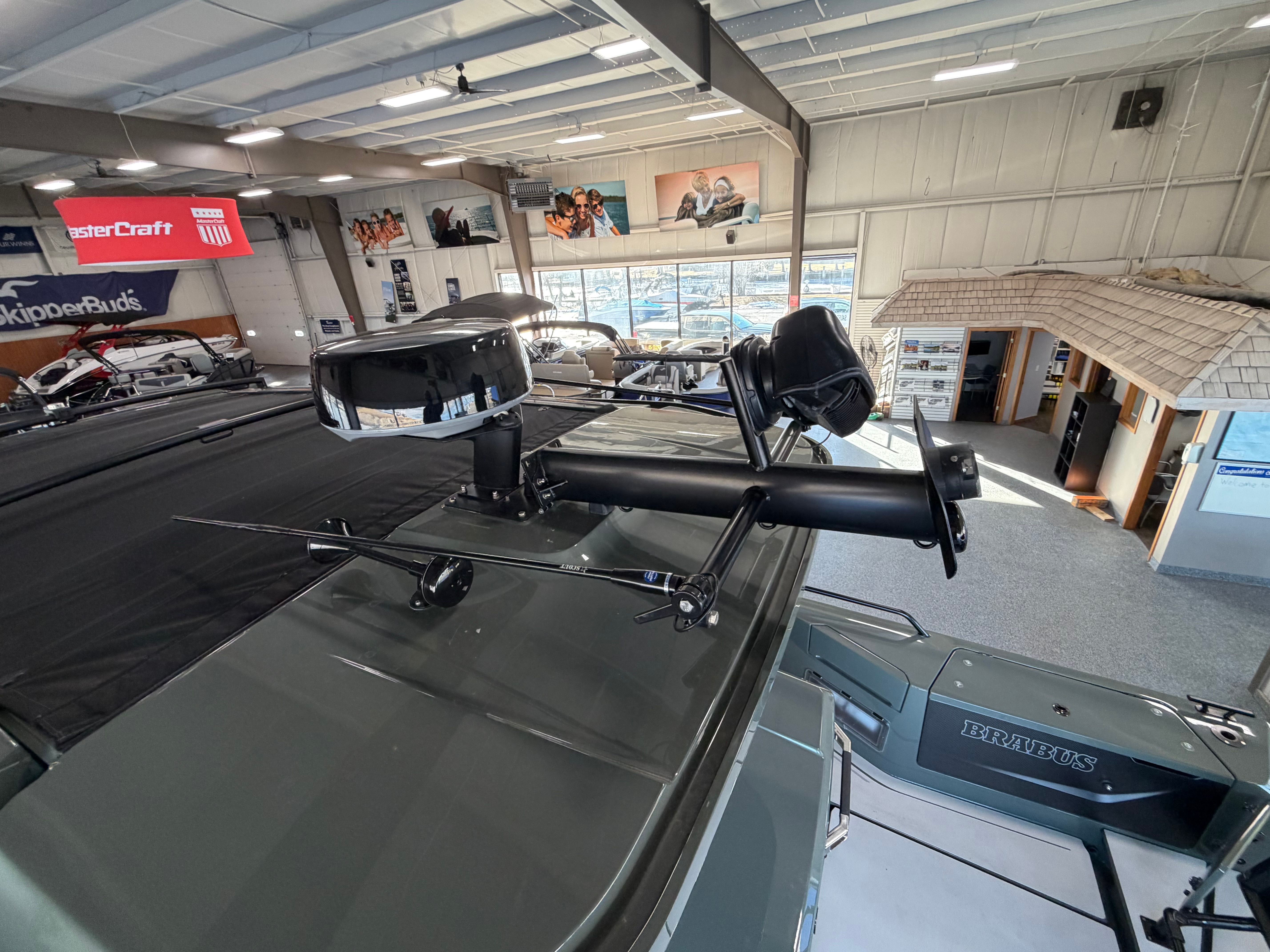 2024 Axopar 37 Cross Cabin BRABUS - 59