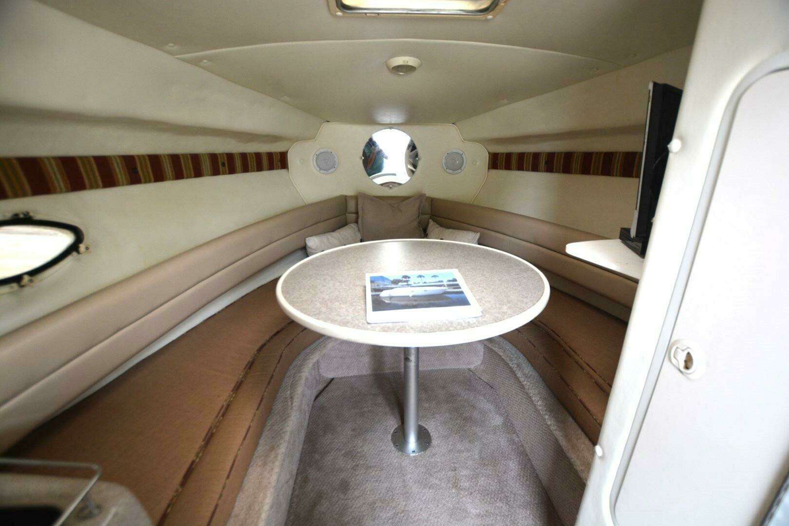 1999 Rinker Fiesta Vee 270 - Image 12