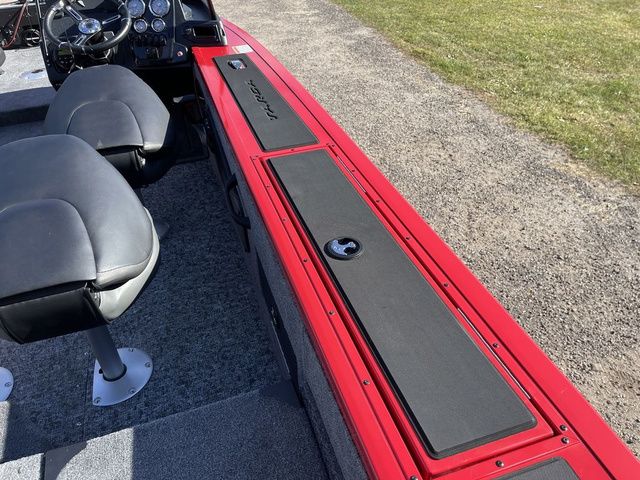 2026 Tracker Targa V-18 Combo - 30