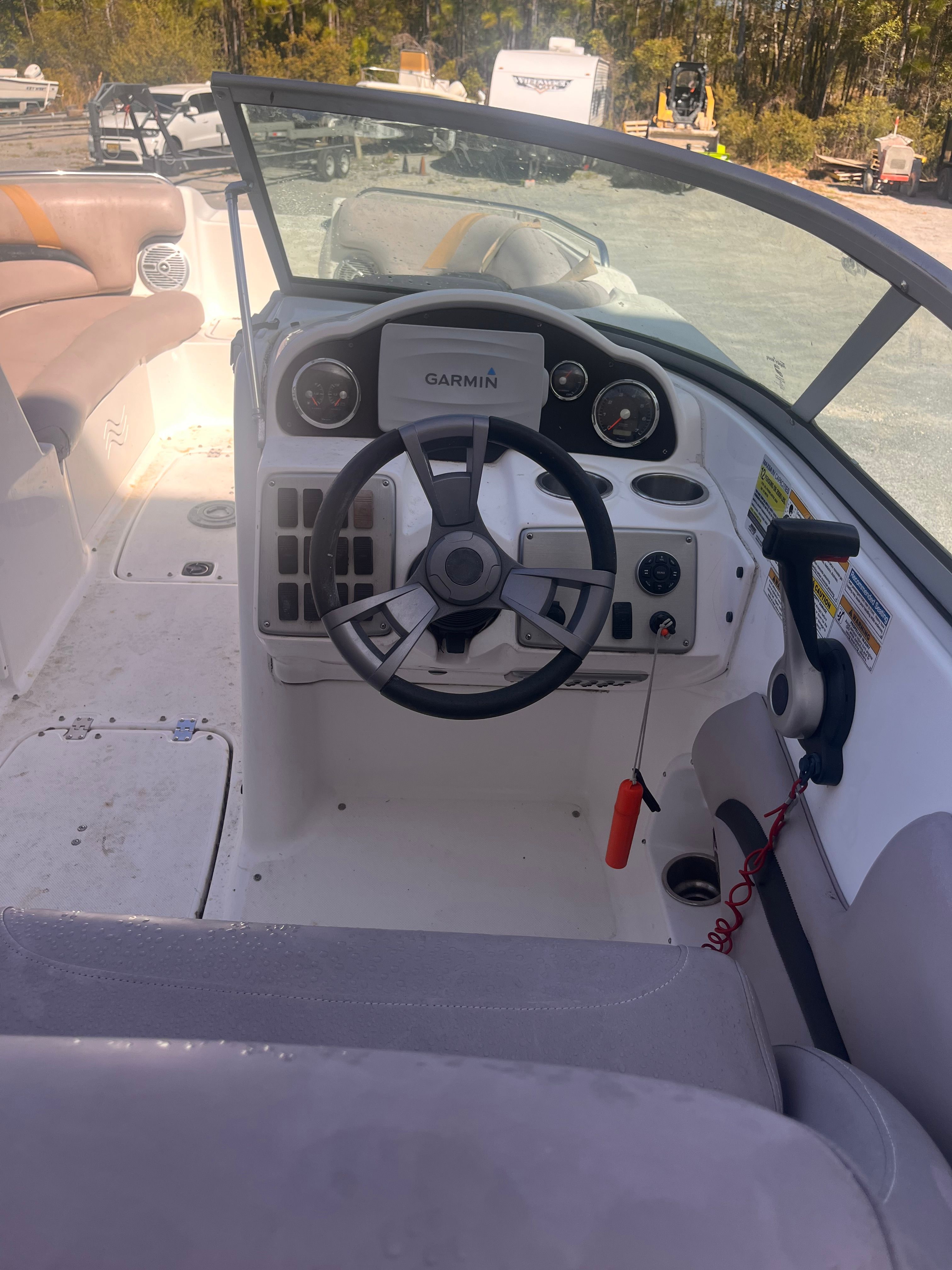 2014 Hurricane SunDeck 2400 OB - 6