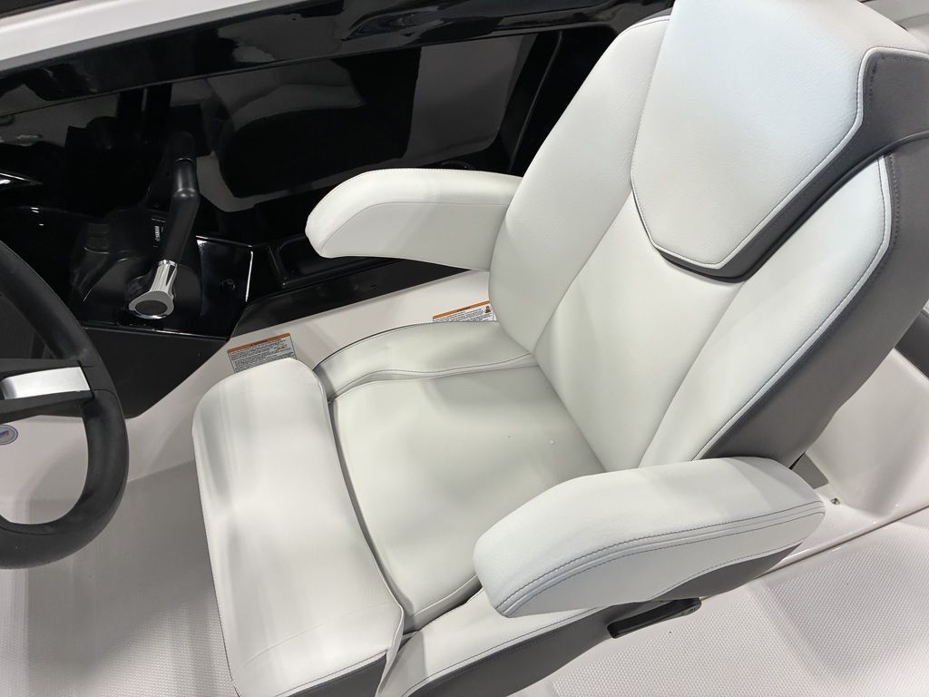 2026 Yamaha Boats AR250 - 27