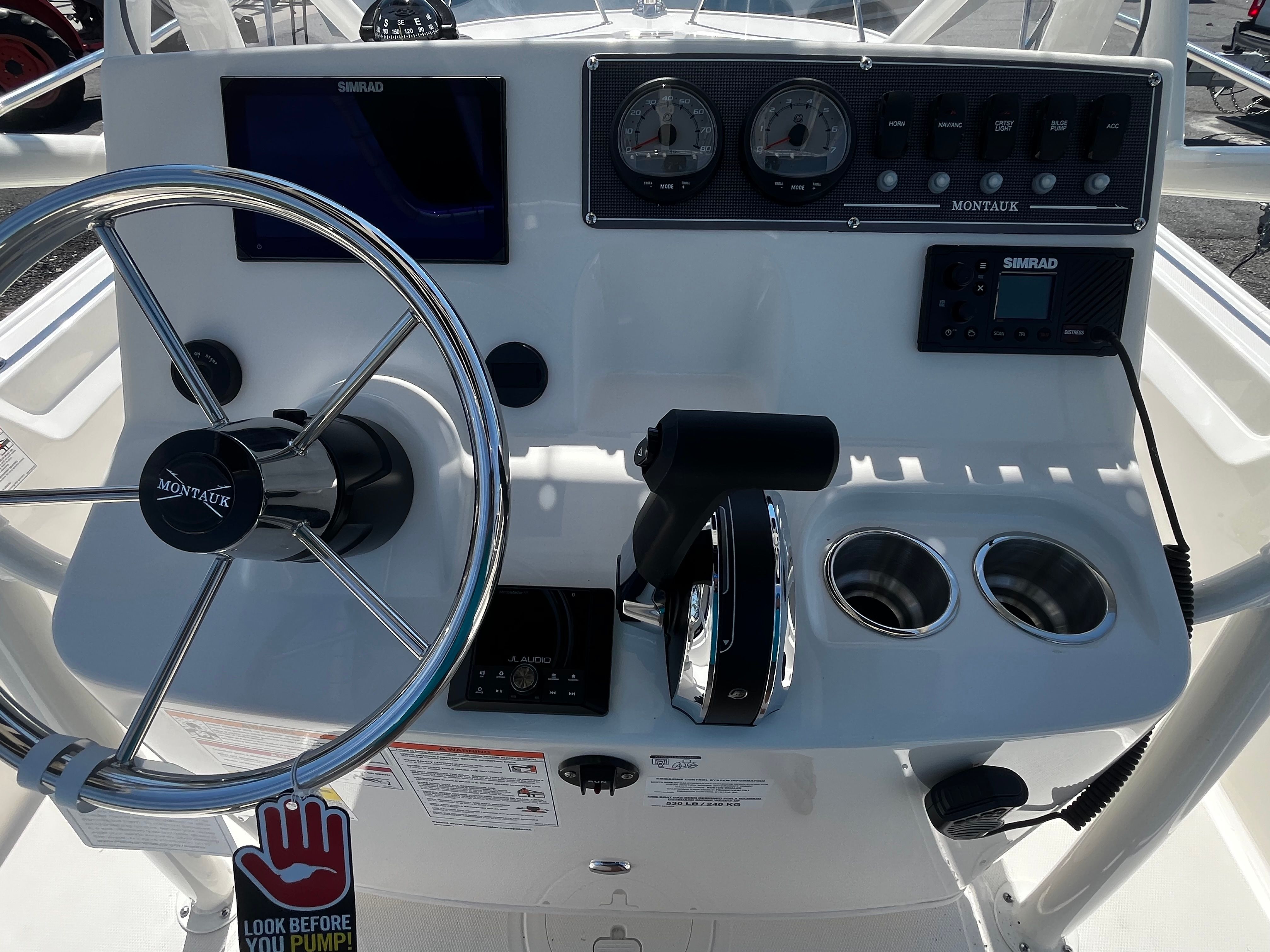 2026 BOSTON WHALER 190 MONTAUK - Image 10