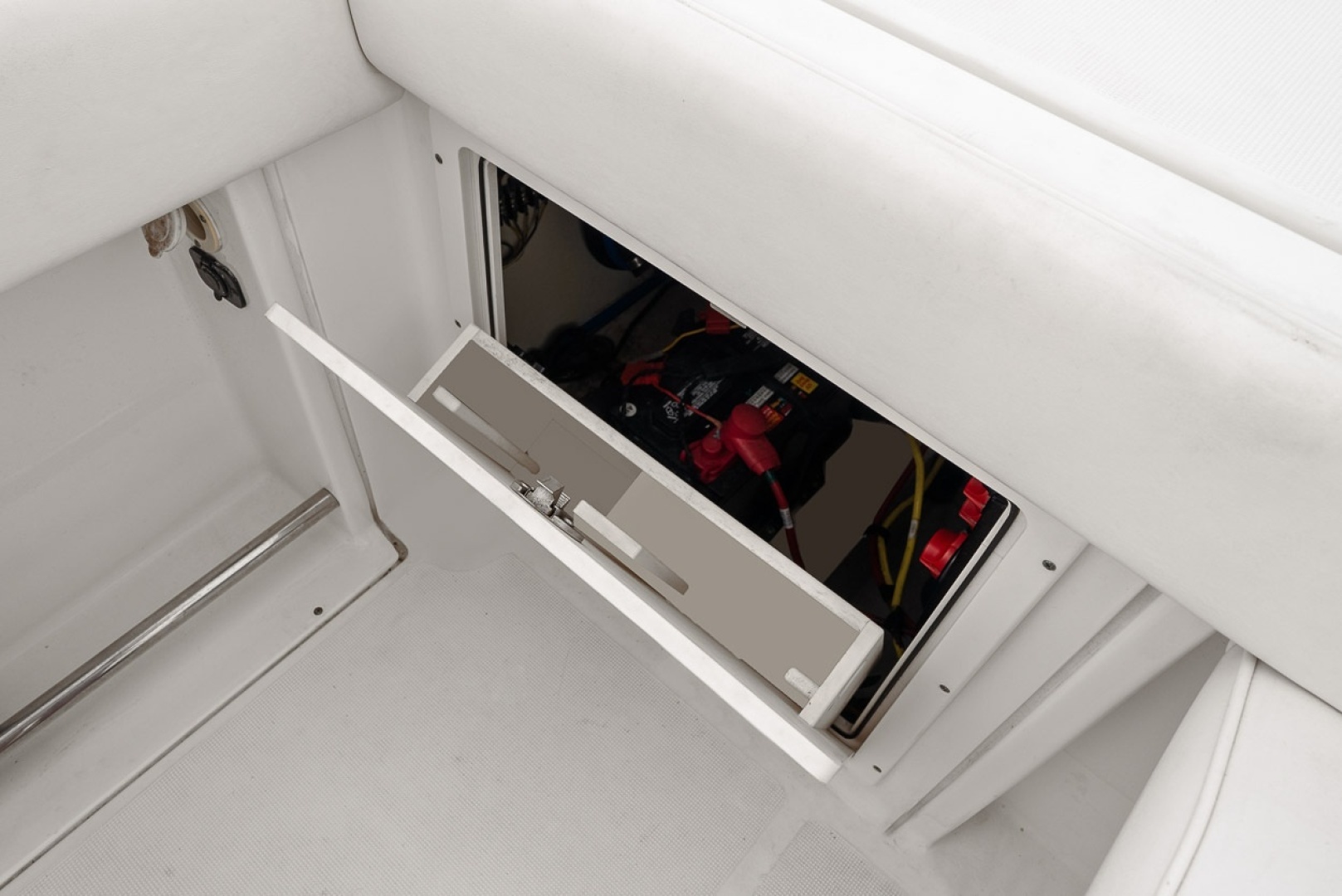 2013 Robalo R260 - Image 25