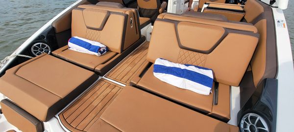 Luxurious seating in the 2024 Yamaha Boats 252SE model.