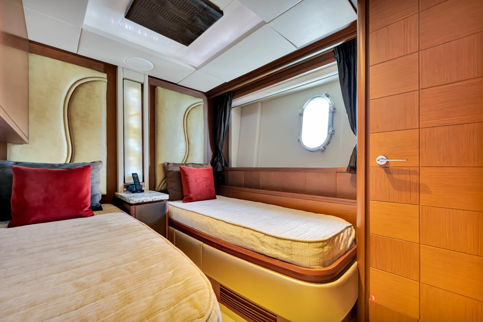 2005 Azimut 105 - Image 103